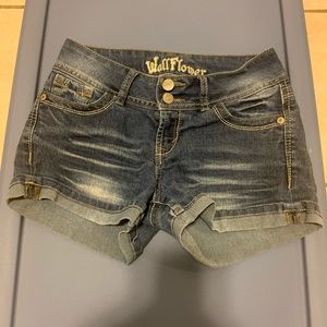 Wallflower women’s (junior) jean shorts used good condition